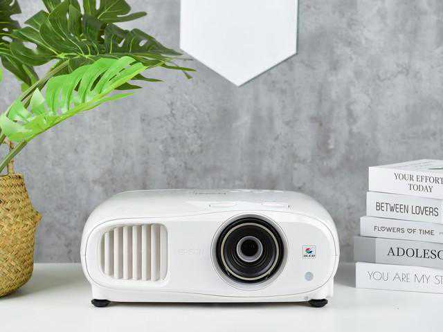 打造高品质客厅影院 爱普生4K家用投影机评测