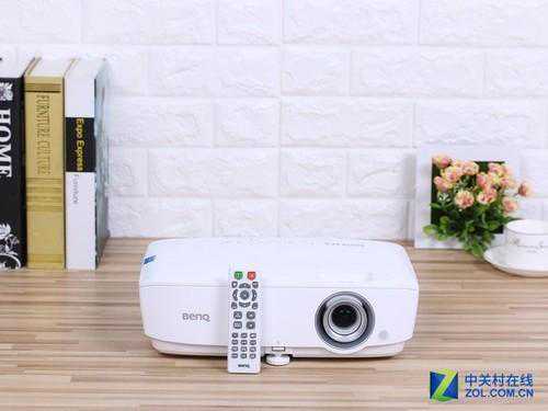 在家看大片用投影 不用担心伤害眼睛