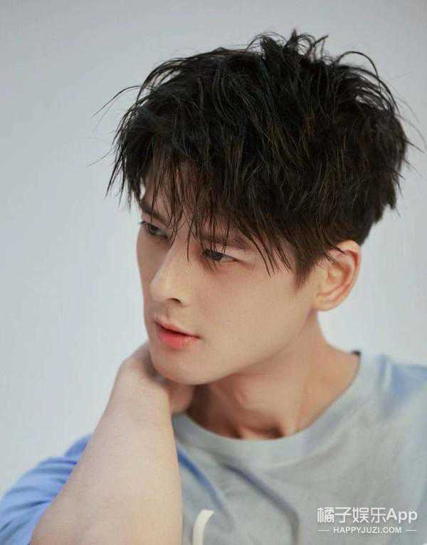 还记得《斗鱼》的于皓吗？年近50感情终于定了？