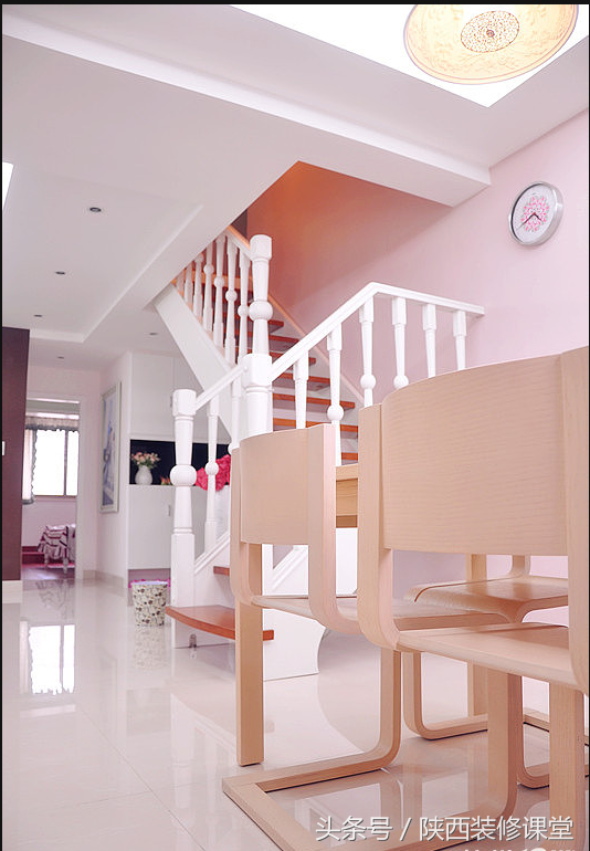 现代简约风，小跃层带影视厅