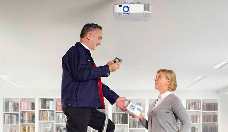 投影机灯泡彻底坏了才应该换？