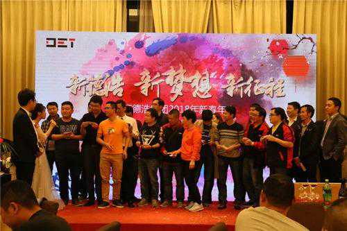 电视和投影仪，应该选择买哪个？