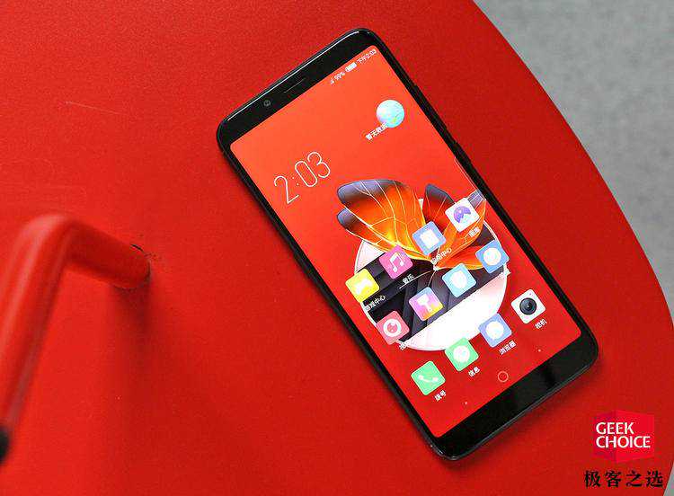 努比亚 V18 上手：努比亚的第一款千元机，主打手感和续航