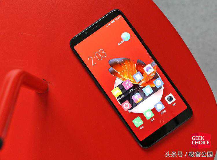 努比亚 V18 上手：努比亚的第一款千元机，主打手感和续航