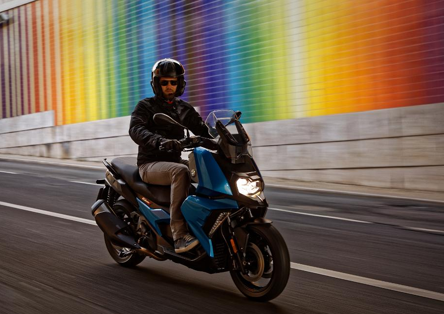 豪华大绵羊，性价比血拼日系车——宝马C 400X豪华运动踏板车