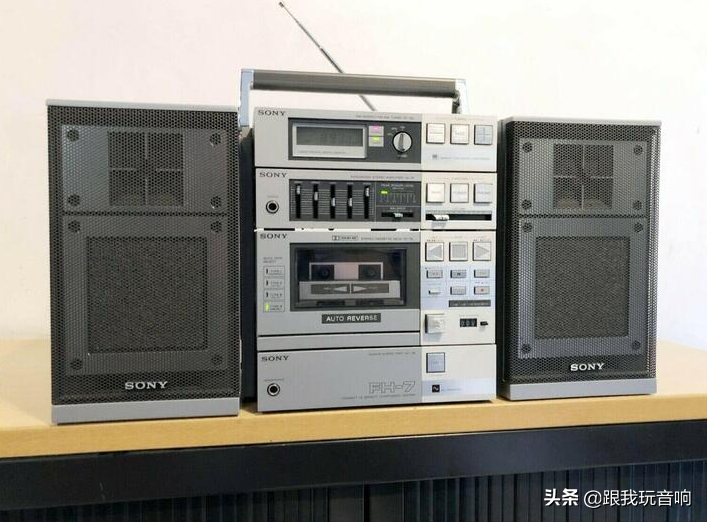 这是一款1985年生产的索尼SONY FH-7 分体式立体声组合音响系统