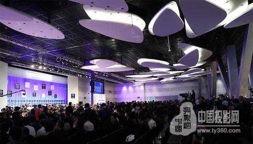 大屏影像描绘经济蓝图 Vivitek（丽讯）投影机DH765Z-UST出彩达沃斯论坛