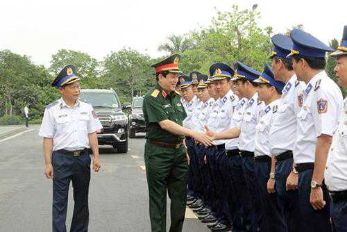 邻邦扫描：越防长视察“胡志明小道”部队 越南自制钨芯穿甲弹