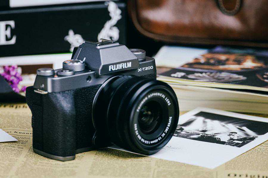 性能媲美中端机型的入门无反相机 富士X-T200评测