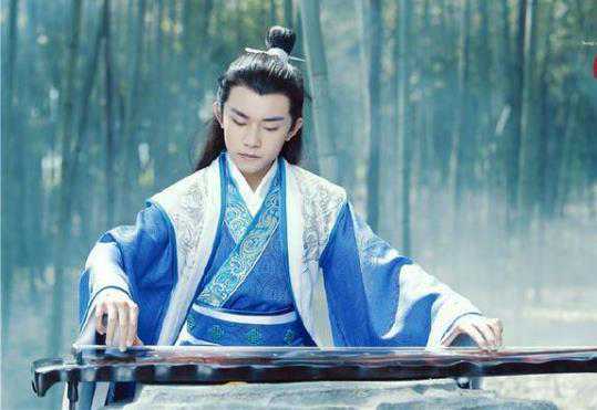 五律简单句中，113句式的特点，根据动词的特点分成两类