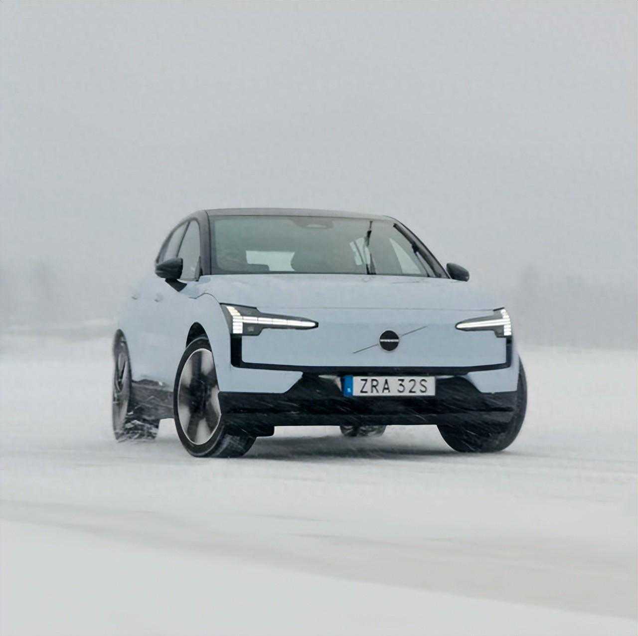 2025 沃尔沃 EX30 帮助我们了解斯堪的纳维亚电影