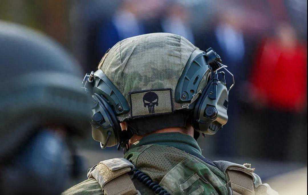 为国产装备争光！国产M322H耳机“入选”阿尔法特种部队武器装备