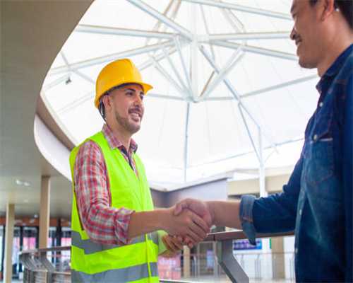 福州53名司机滥用远光灯 分别处罚款100元、扣1分