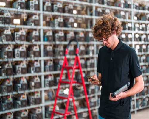 全球首款获得THX认证和德国莱茵TüV眼舒适认证，峰米4K激光家庭影院Max测评