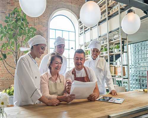 让阳光不再成阻碍 高流明热门投影机推荐